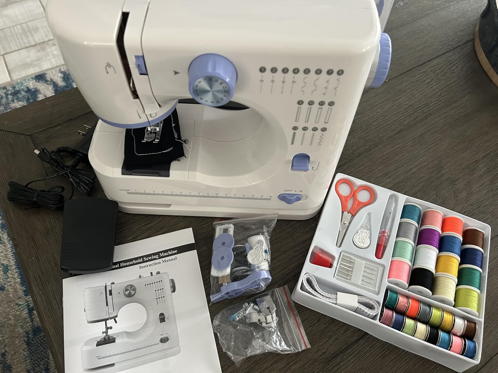 Ninonly Sewing Machine for Beginners, Portable Electric Sewing Machine with 16 Stitches, Foot Pedal and Accessories Kit for Home DIY Sew Projects, Purple customer photo 1