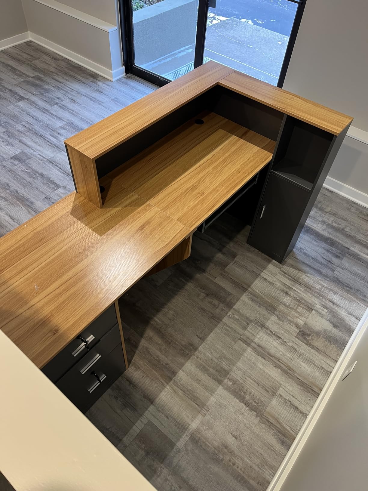 L-Shaped Reception Desk with Lockable Drawers, Adjustable File Cabinet & Keyboard Tray, Modern Front Counter for Office, Salon, or Lobby (Right-L Walnut/Slate Gray, 70.9''L x 23.6''W x 41.3''H) customer photo 2