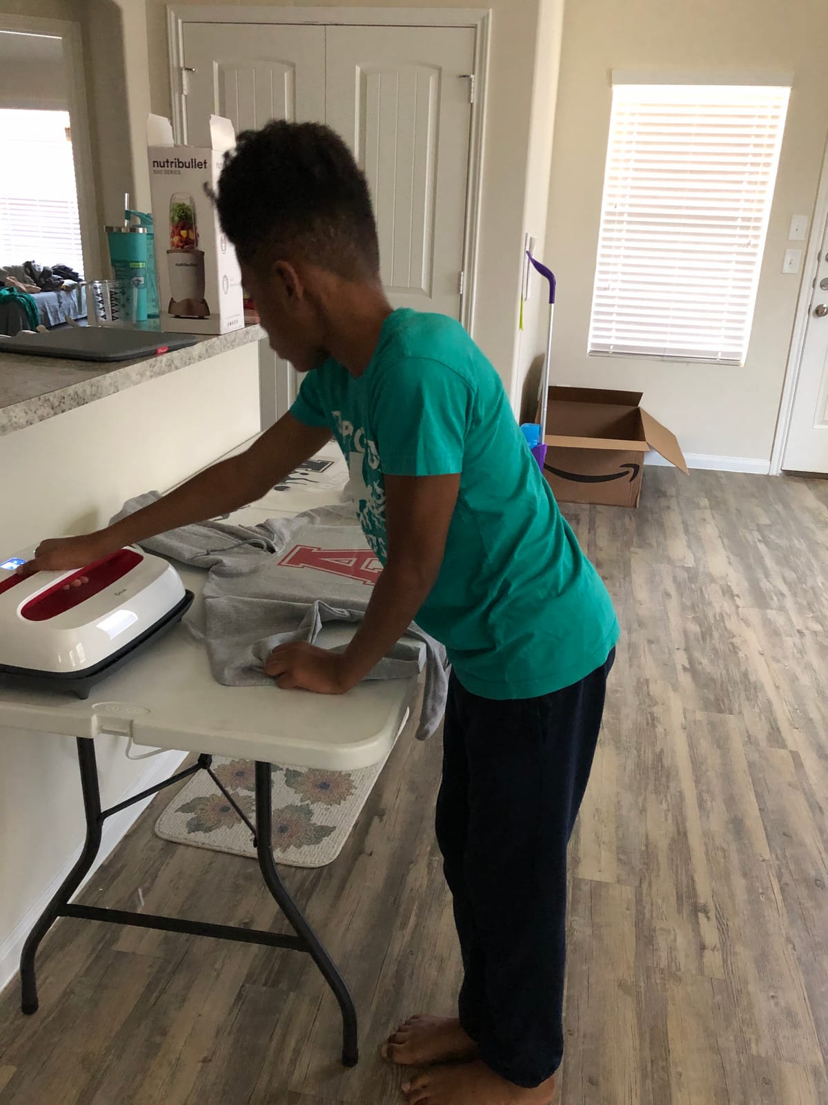 Cricut EasyPress 2 (SE) - 12 in x 10 in Heat Press - Heat Transfer Machine for T-Shirts, Sweatshirts, Blankets, Pillows, & More - Easy to Use - Blue customer photo 1