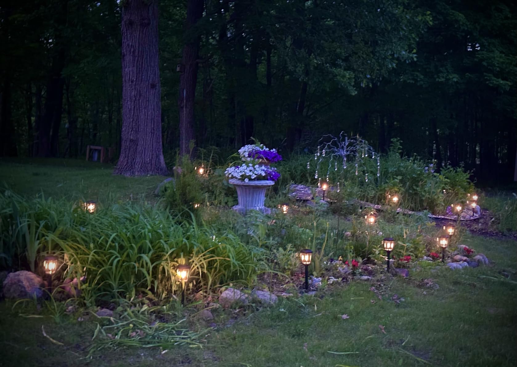 12 Pack Solar Lights Outdoor, Modern Solar Pathway Lights Outdoor, Waterproof Auto On/Off Garden Lights for Yard, Landscape Path, Walkway, Driveway Decor (3000K Warm White) customer photo 1