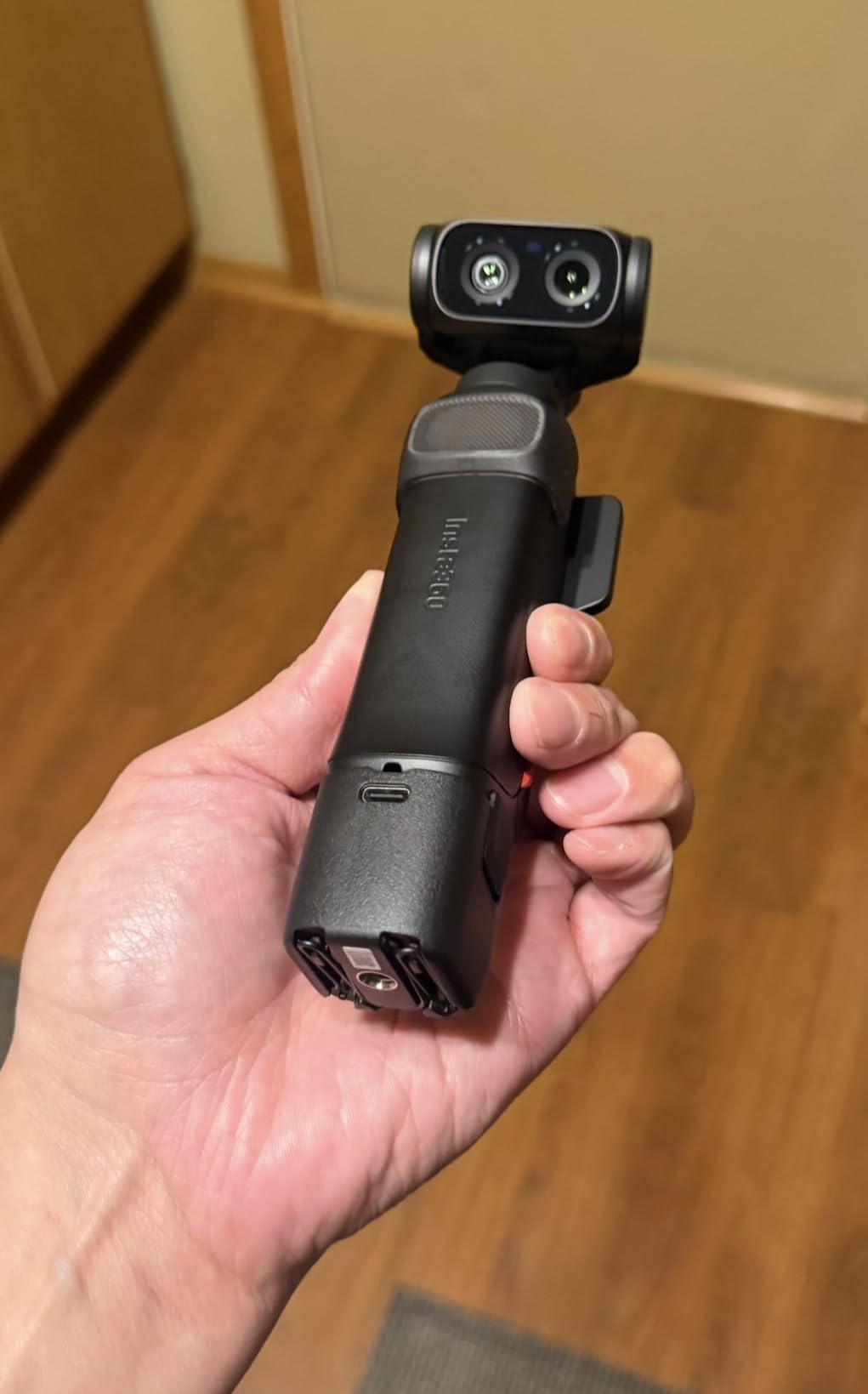 Insta360 Luna Ultra - 8K Vlogging Camera with Dual Leica Lenses, 12× Zoom, 1