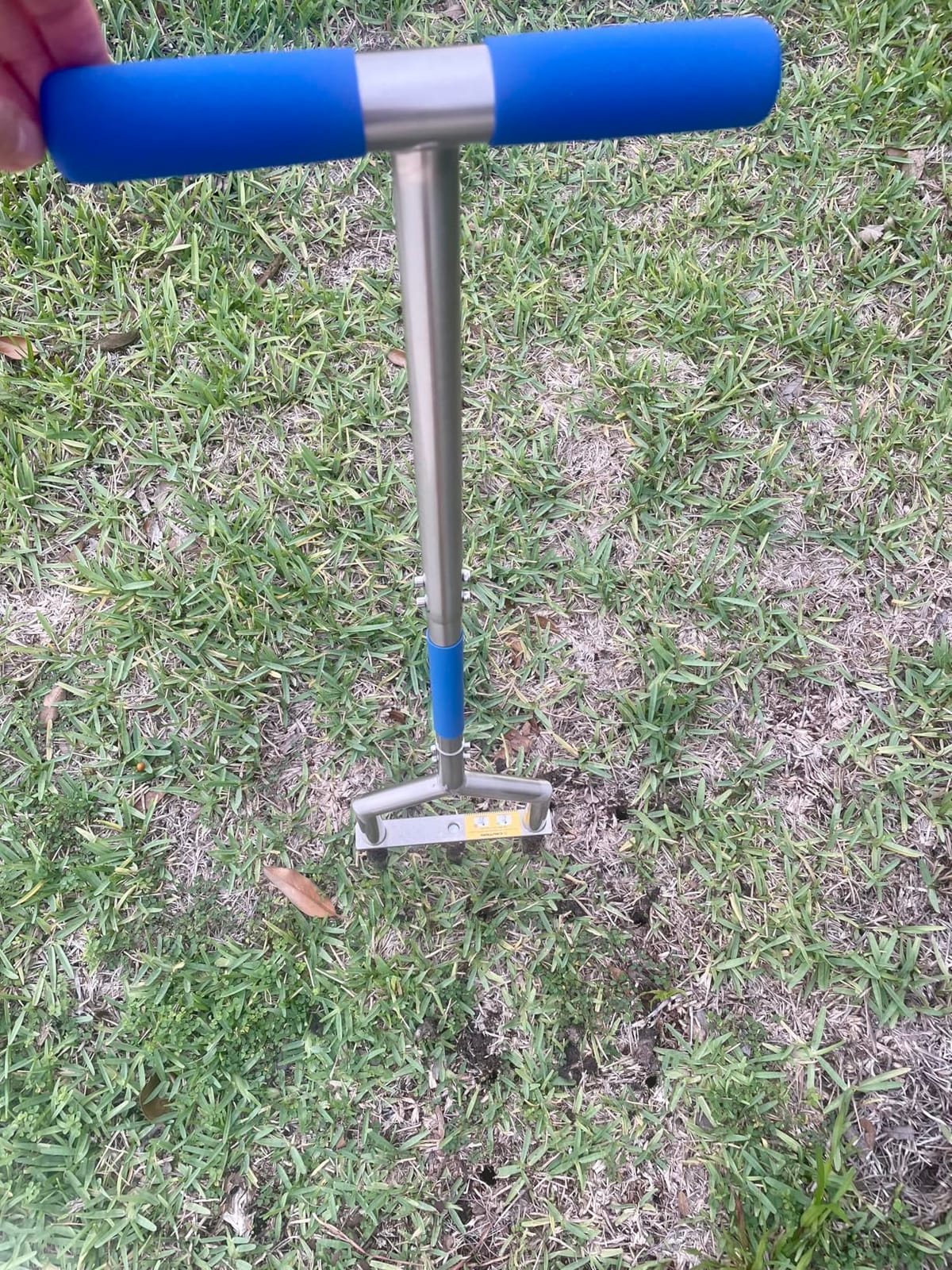 Heavy Duty Steel Hollow Tine Core Aerator for Clay Soil, Non-Clog - Blue | Anti-Clogging Beveled Tines, Compacted Soil & Clay Friendly, Replaceable Tines, Wide Foot Plate, Semi-Assembled customer photo 2
