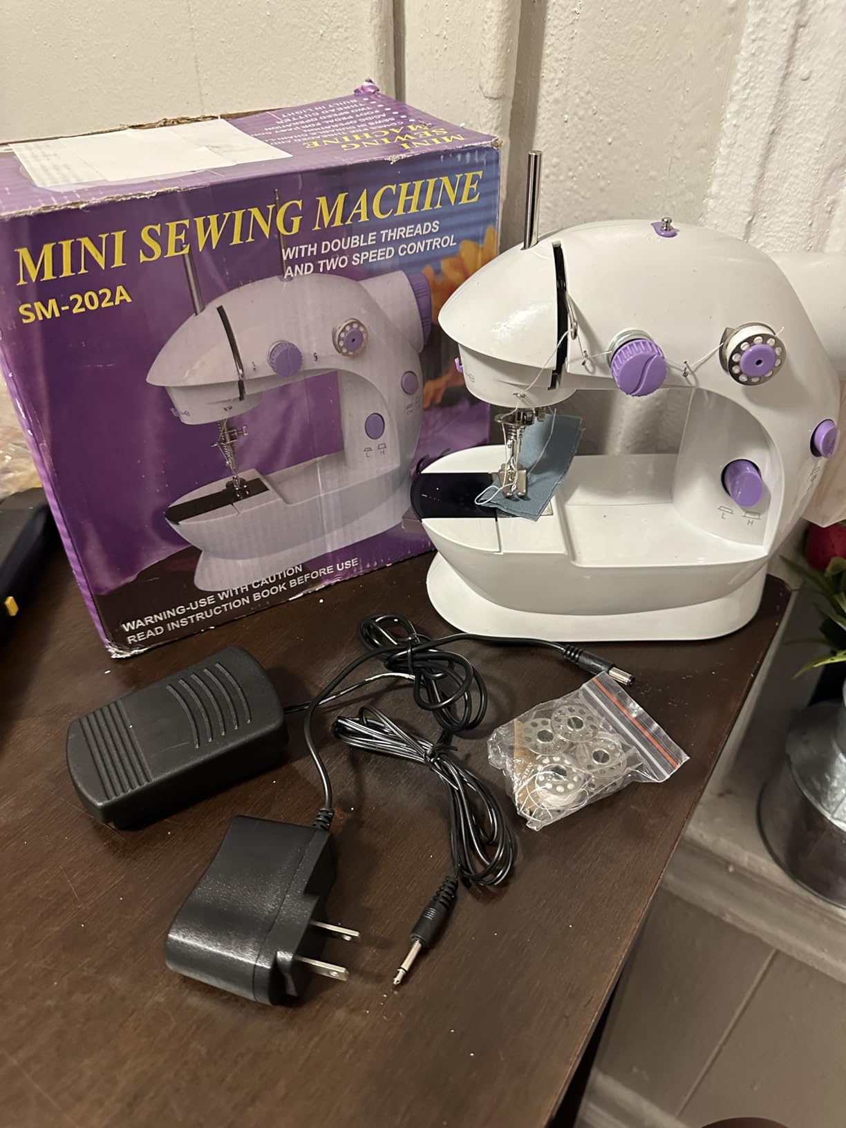Sewing Machine for Beginners, Portable Electric Sewing Machine with 12 Stitch Patterns, 2-Speed Control, Complete Sewing Kit with Accessories, Compact Home Sewing Machine for DIY Projects customer photo 2
