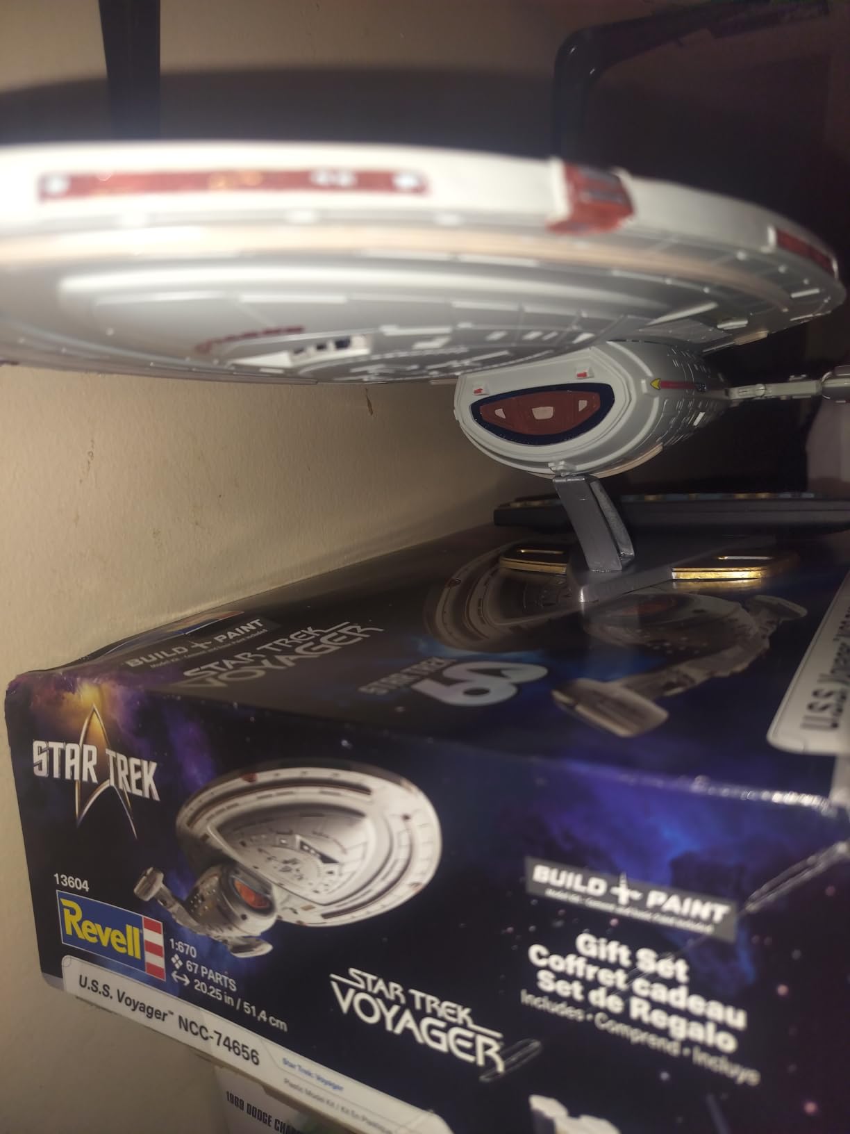 Revell Star Trek USS Voyager NCC-74656 Model Kit - Starter Gift Set 13604 | 1:670 scale, includes paint glue and brush, 67 parts, skill level 3, Ages 10+ customer photo 2