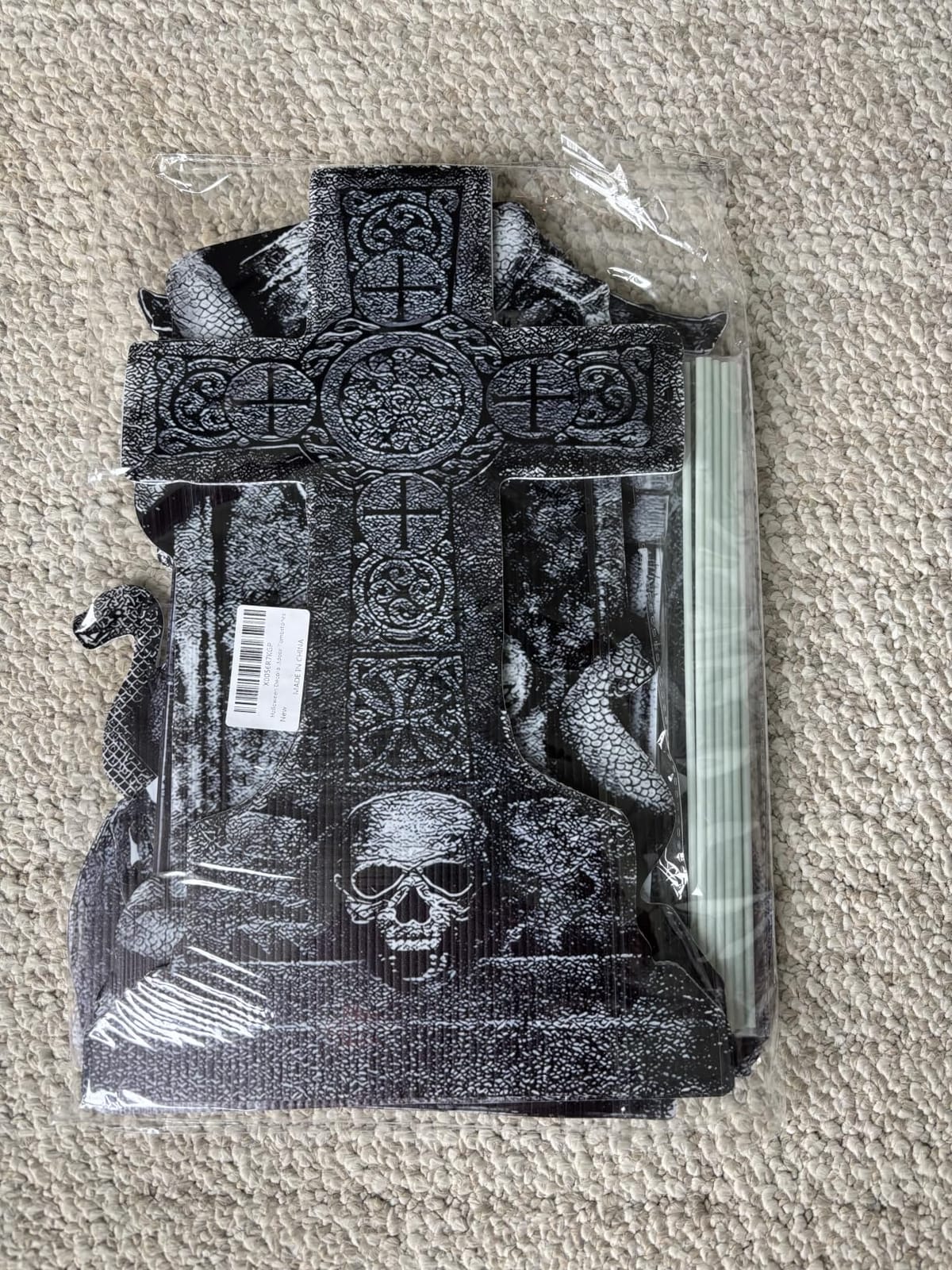 Graveyard Halloween Tombstones Decorations Outdoor: 6 Pcs Large Tombstone Halloween Yard Signs with Stakes, Realistic Scary Skeleton RIP Gravestones Lawn Cemetery Halloween Decor Front Lawn Garden Haunted House Props customer photo 2