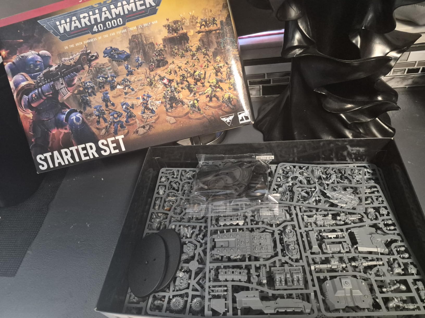 Warhammer 40,000 Starter Set 2026 Edition - Complete Two-Army Battle Set with 46 Push-Fit Miniatures, Core Rules Book, Terrain & Game Boards customer photo 2