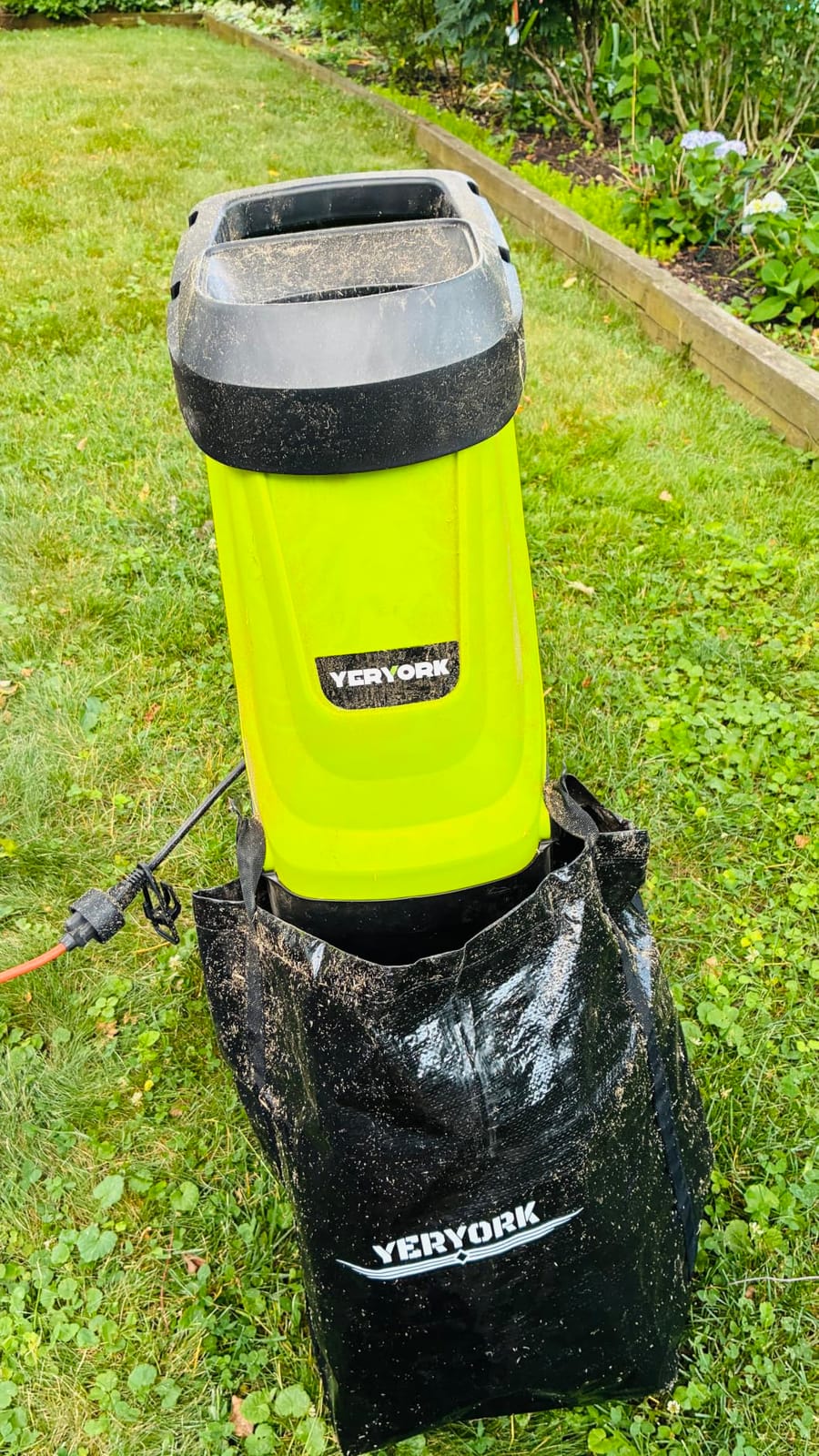 15-Amp Wood Chipper, 21:1 Reduction Electric Wood Chipper & Shredder, 1.8