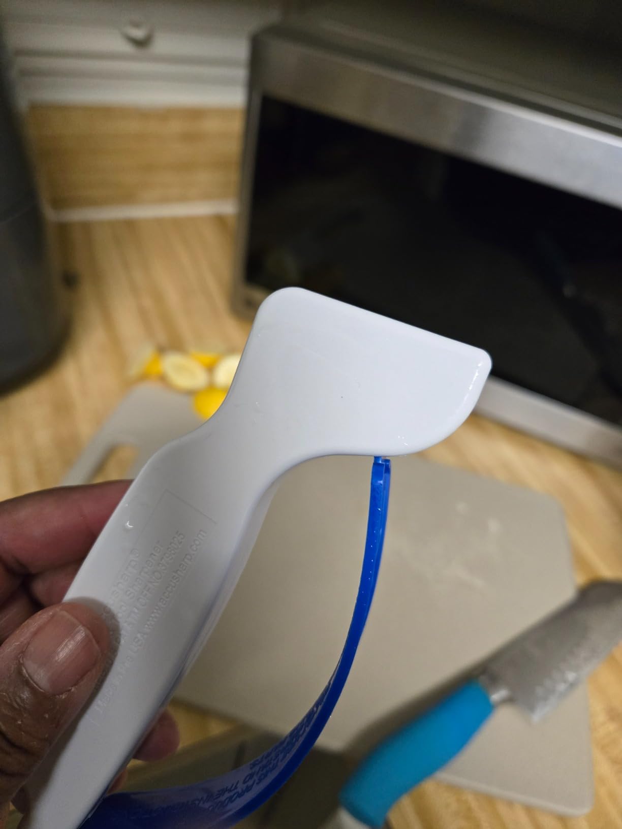 AccuSharp Knife Sharpener, Ergonomic Comfortable Handle, Compact & Easy to Use, Restore and Hone Straight & Serrated Knives, White customer photo 1