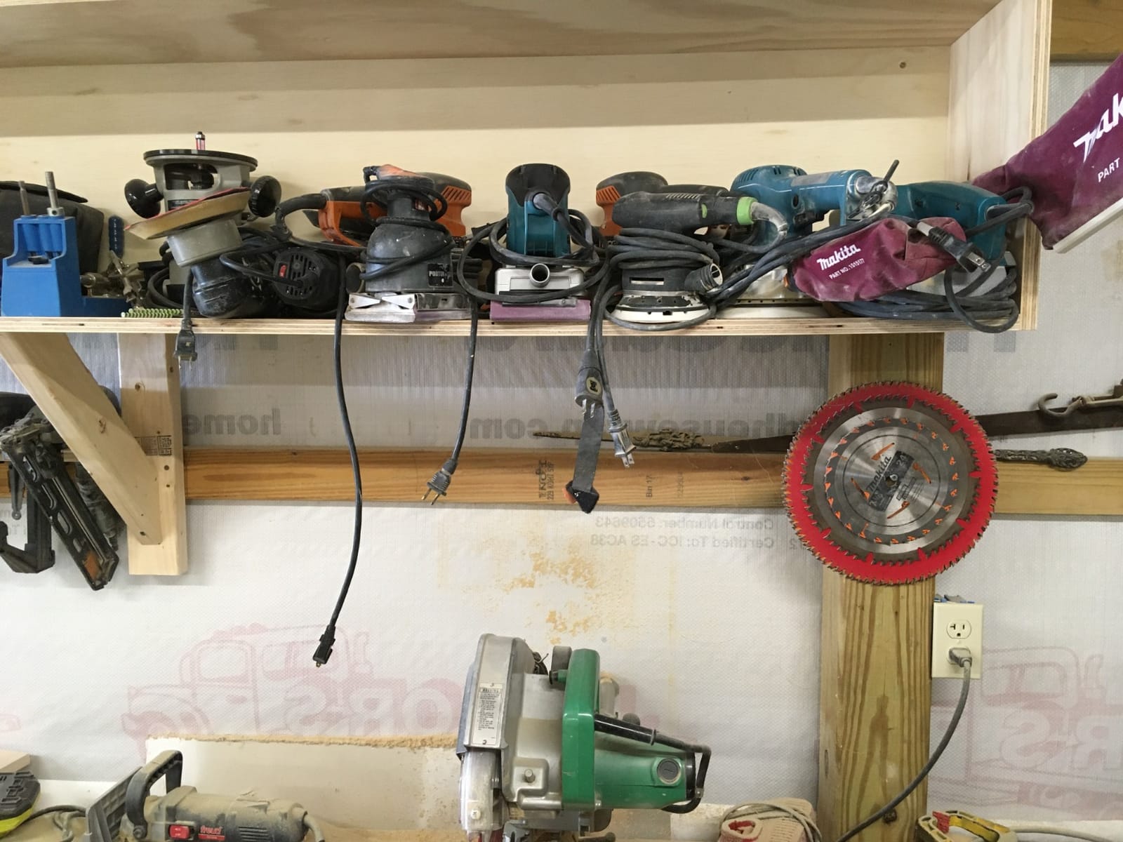 Makita BO6030 6