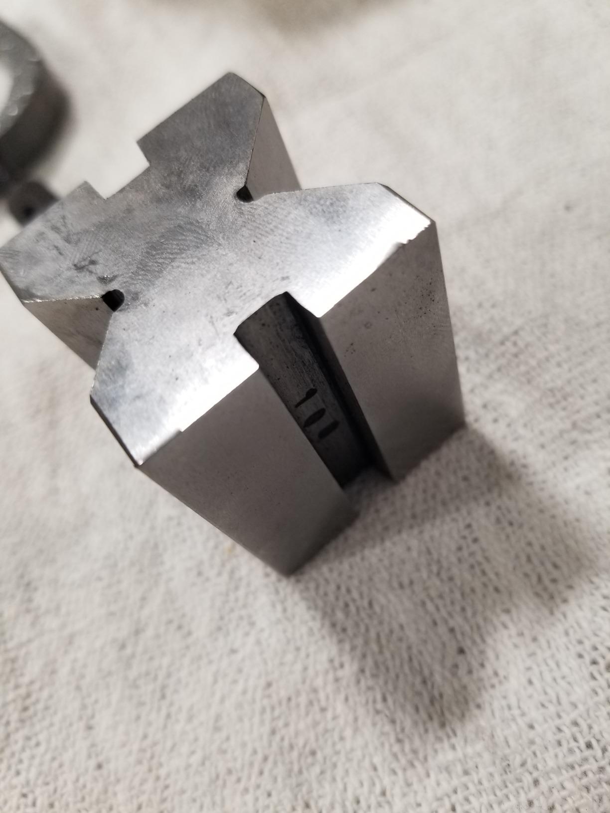 Grizzly Industrial H5608 - V-Block Pair w/Clamps 1-5/8