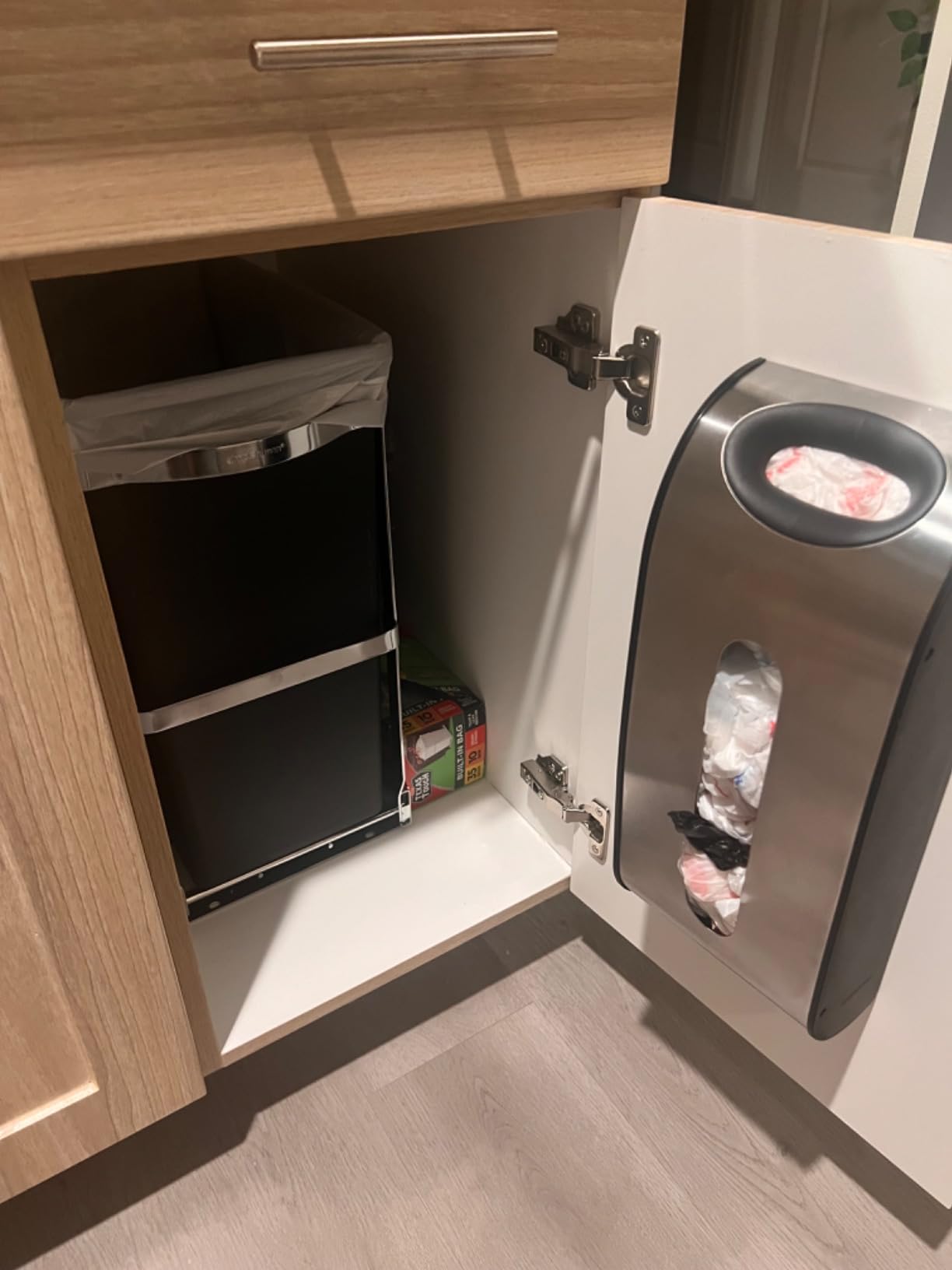 simplehuman Under Counter Pull-Out Can, 30L / 8 Gallon In-Cabinet Trash Can, Heavy-Duty Steel Frame, Commercial-Grade Ball-Bearing Tracks, Hides Trash Inside the Cabinet customer photo 1