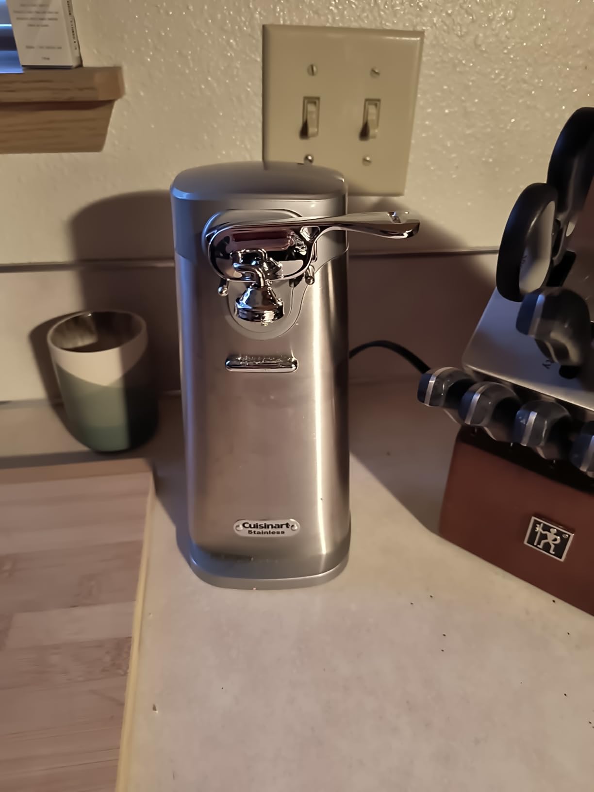 Cuisinart SCO-60 Deluxe Electric Can Opener, Quality-Engineered Motor System Allows you to Open Any Size Can, Stainless Steel customer photo 2