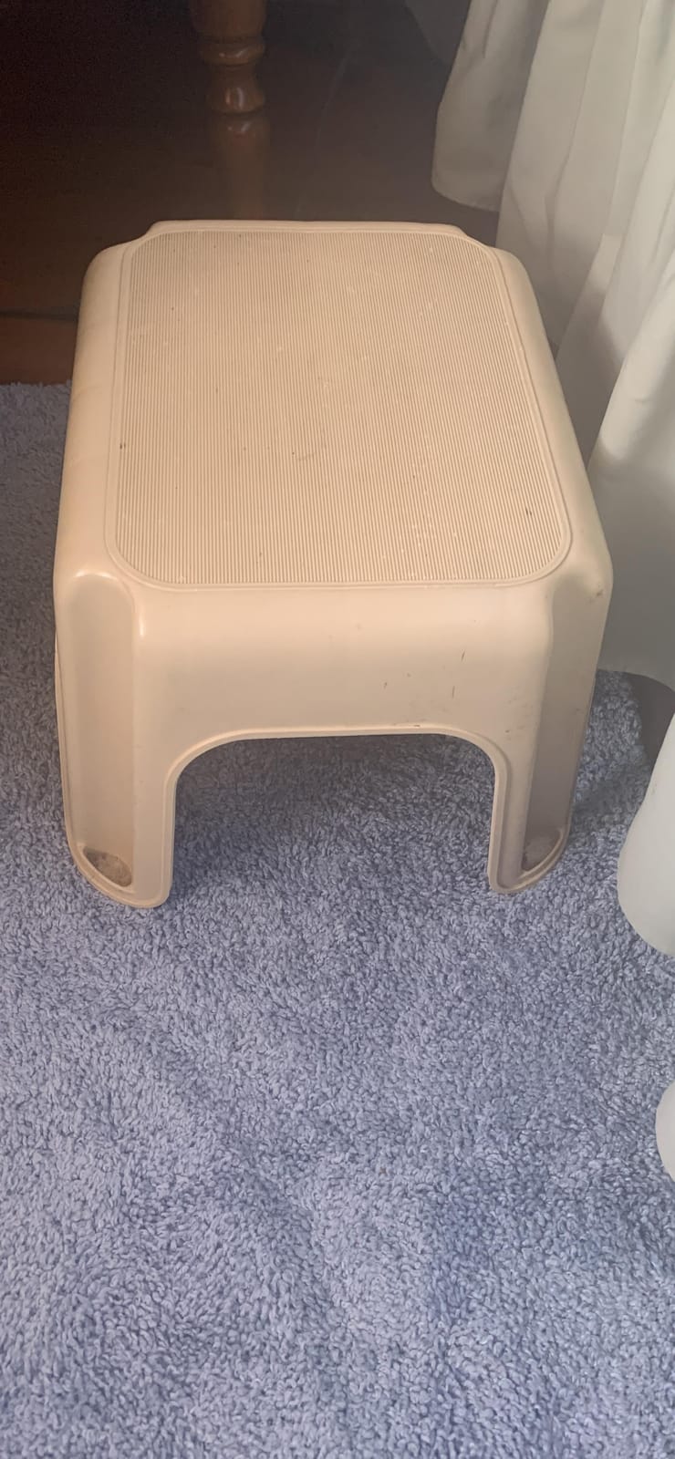 Rubbermaid Roughneck Single Step Stool, 300-Pound Capacity, Bisque customer photo 1