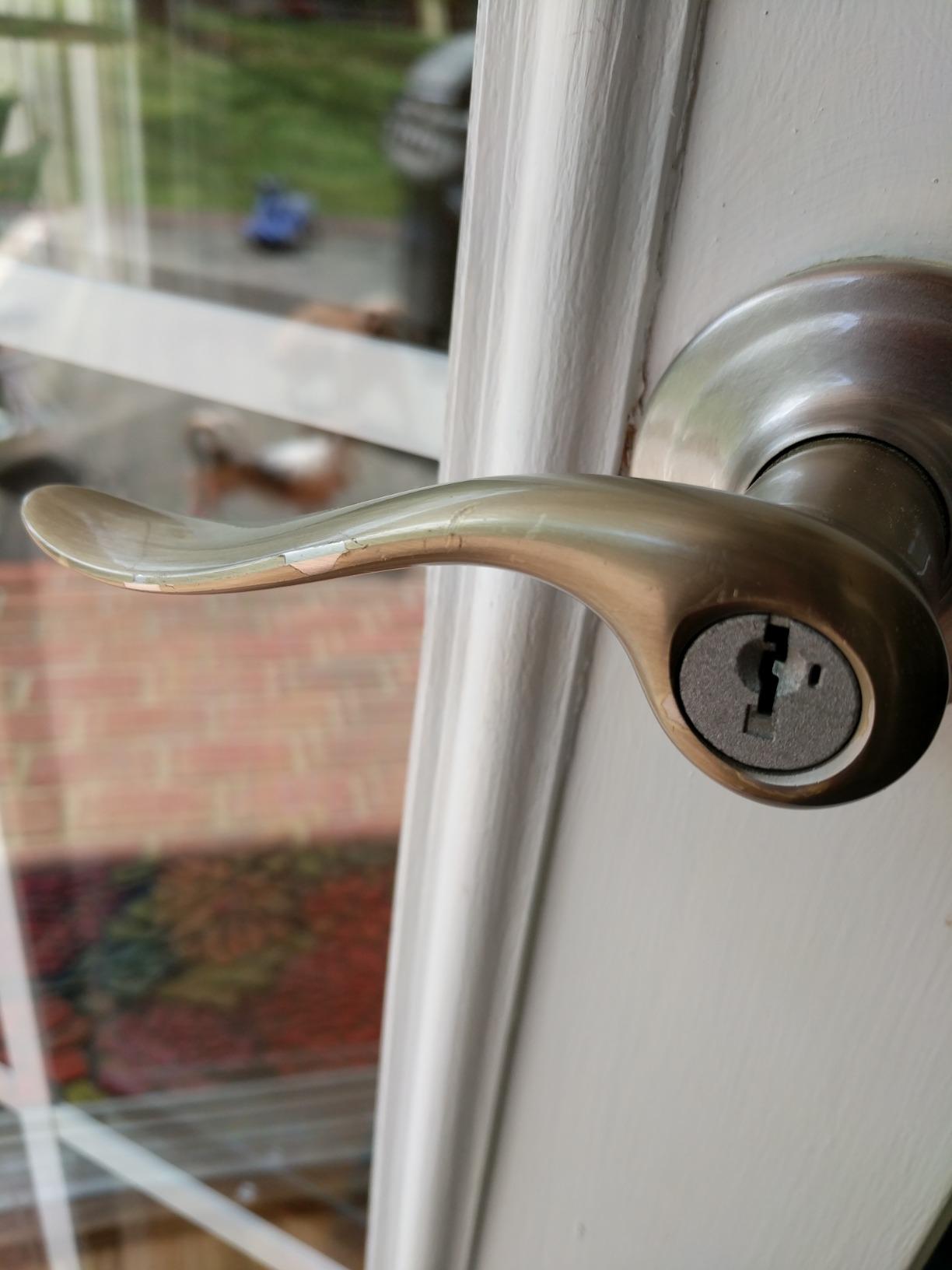 Kwikset 991 Tustin Entry Lever and Single Cylinder Deadbolt Combo Pack featuring SmartKey in Venetian Bronze (99910-041) customer photo 1