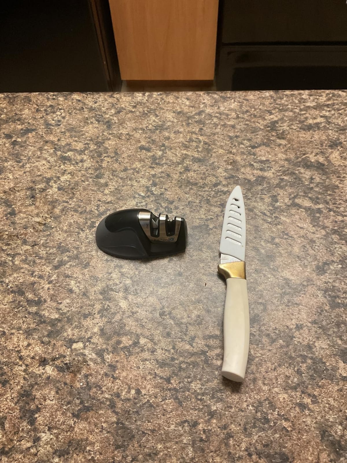 KitchenIQ 50009 Edge Grip 2-Stage Knife Sharpener, Black, Coarse & Fine Sharpeners, Compact for Easy Storage, Stable Non-Slip Base, Soft Grip Rubber Handle, Straight & Serrated Knives customer photo 1