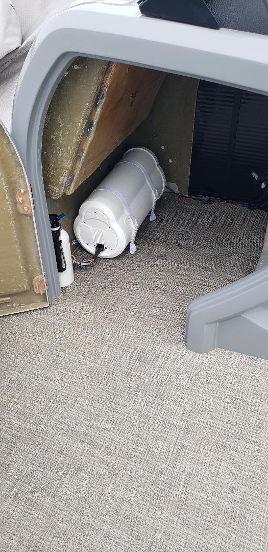 Bazooka MBTA8100 8-Inch 100-Watt Marine Amplified Tube Subwoofer customer photo 2