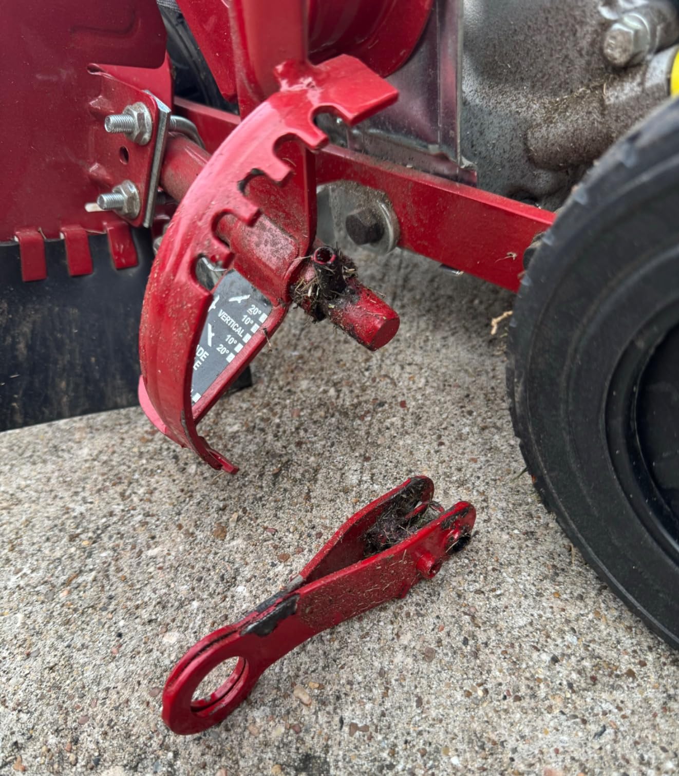 McLane 9 Inch Gas Powered Walk Behind Lawn Edger with 4 Rubber Wheels, 5.50 Gross Torque Engine and Spring Steel Blade, Powder Coat Finish, Red/Yellow customer photo 1