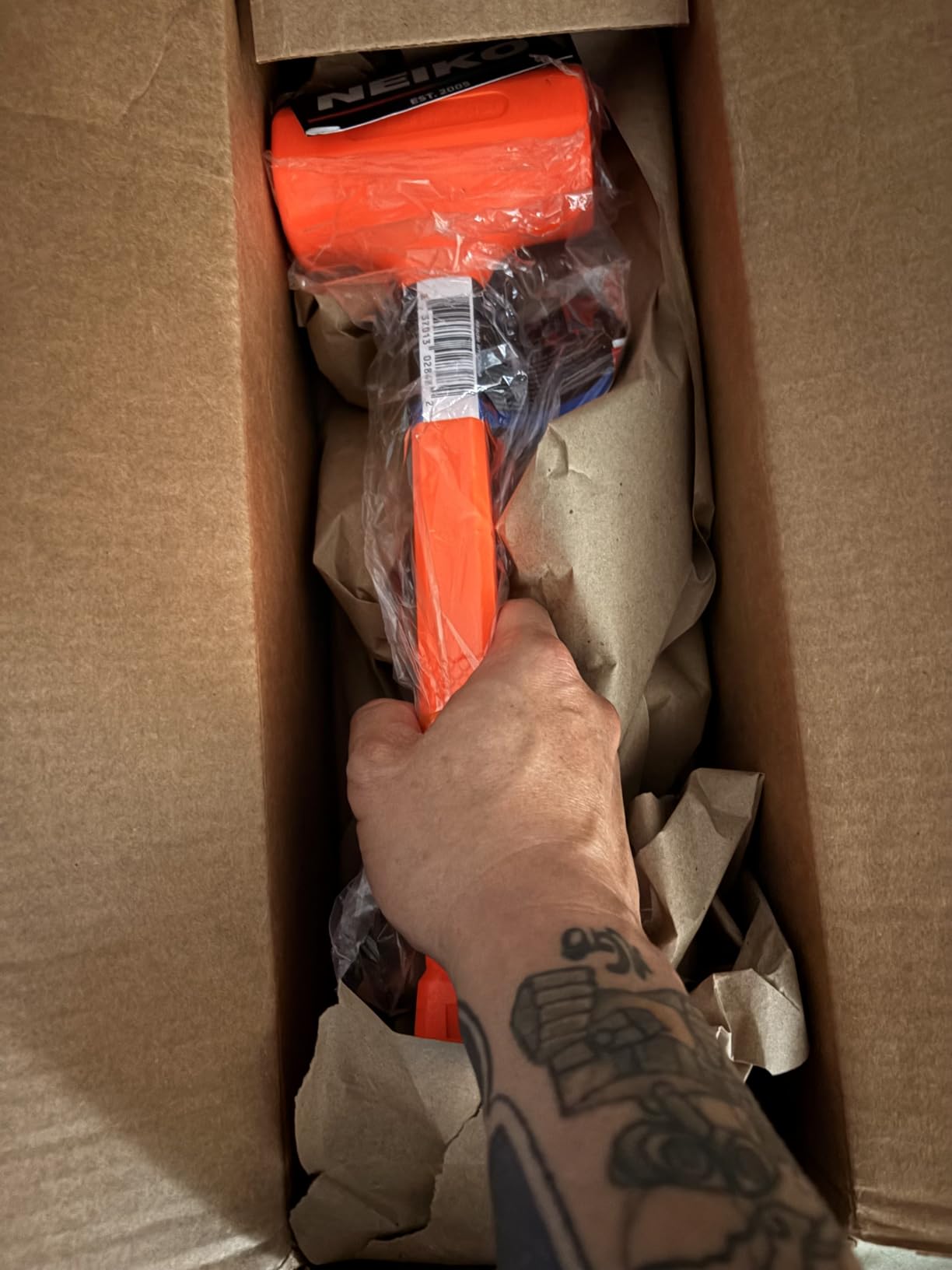Neiko 02846A 1 LB Dead Blow Hammer, Neon Orange I Unibody Molded | Checkered Grip | Spark and Rebound Resistant customer photo 1