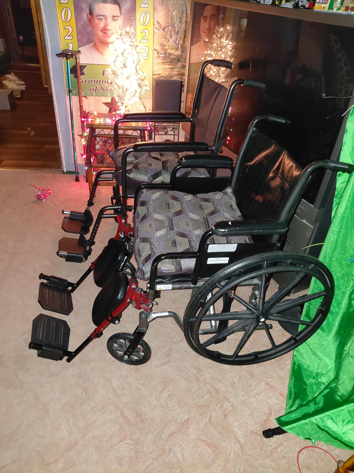 Drive Medical Folding Transport Wheelchair, Swing-Away Footrest, Silver customer photo 1
