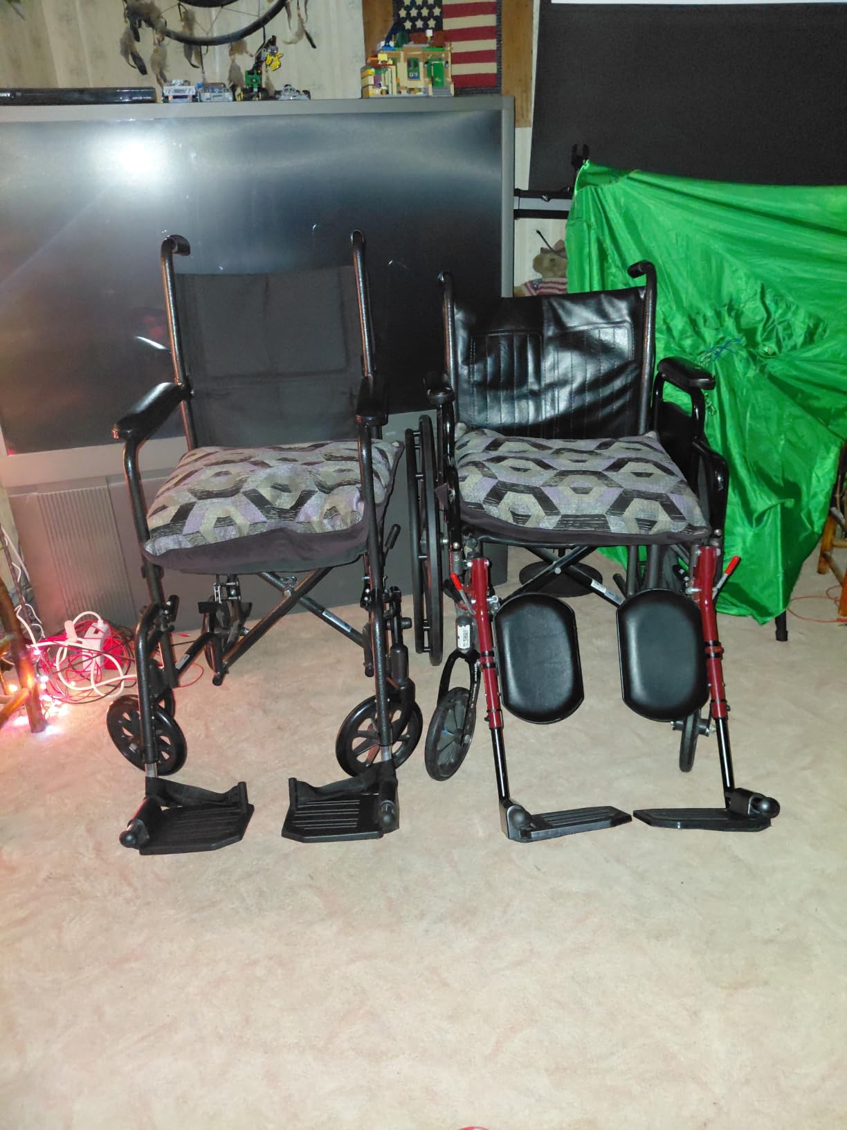 Drive Medical Folding Transport Wheelchair, Swing-Away Footrest, Silver customer photo 2