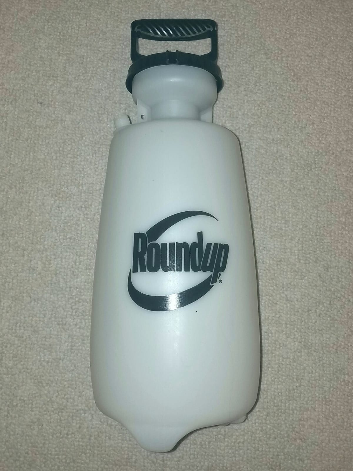 Roundup 190260 2-Gallon Lawn and Garden Sprayer for Controlling Insects and Weeds or Cleaning Decks and Siding customer photo 1