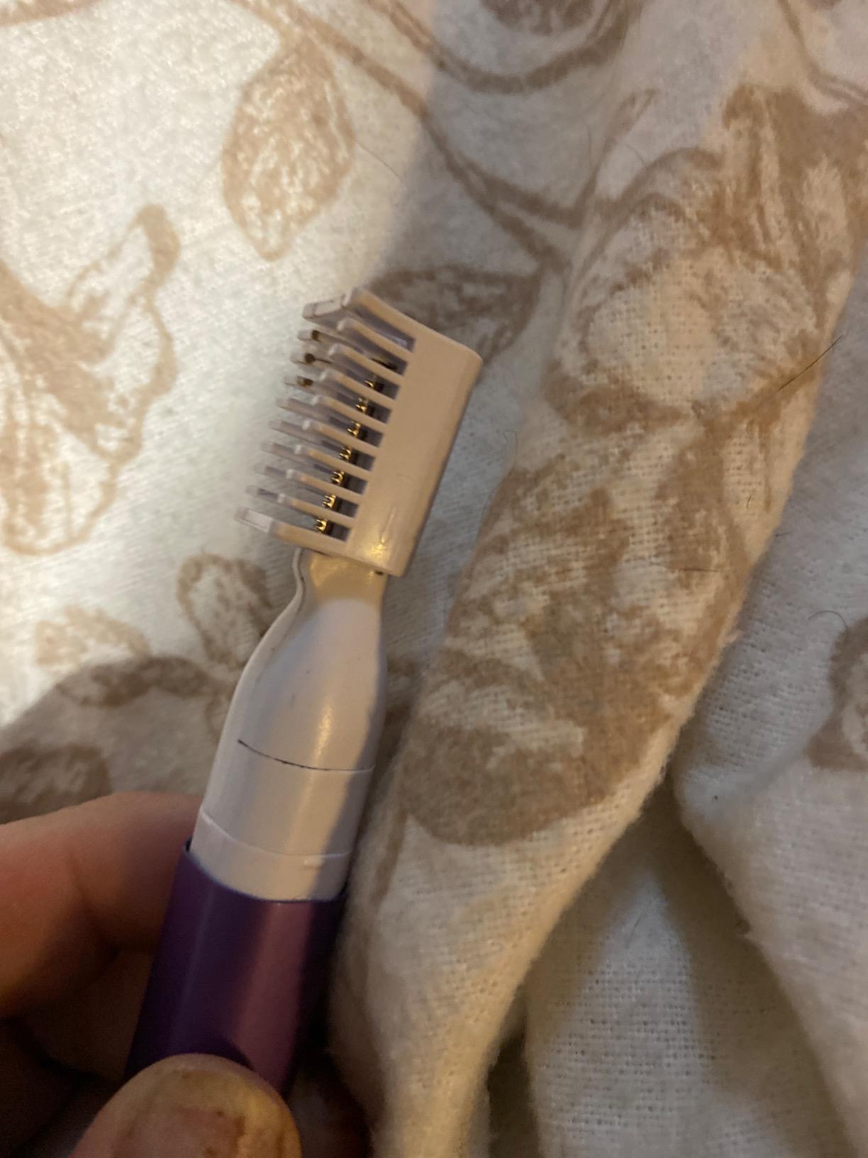 Wahl Clean & Confident Female Battery Pen Trimmer with Rinseable Blades for Eyebrows, Facial Hair, & Light Grooming- Hygienic Grooming & Easy Cleaning with Battery Included - Model 5640-100 customer photo 2