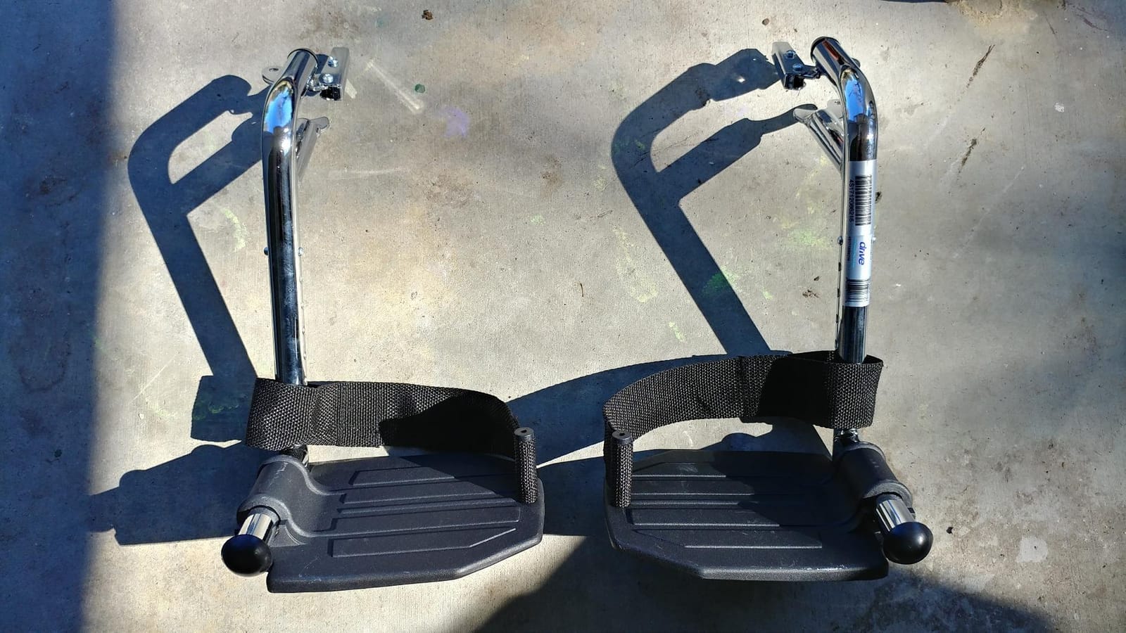 Drive Medical STDSF-TF Swing Away Footrests, Black customer photo 1