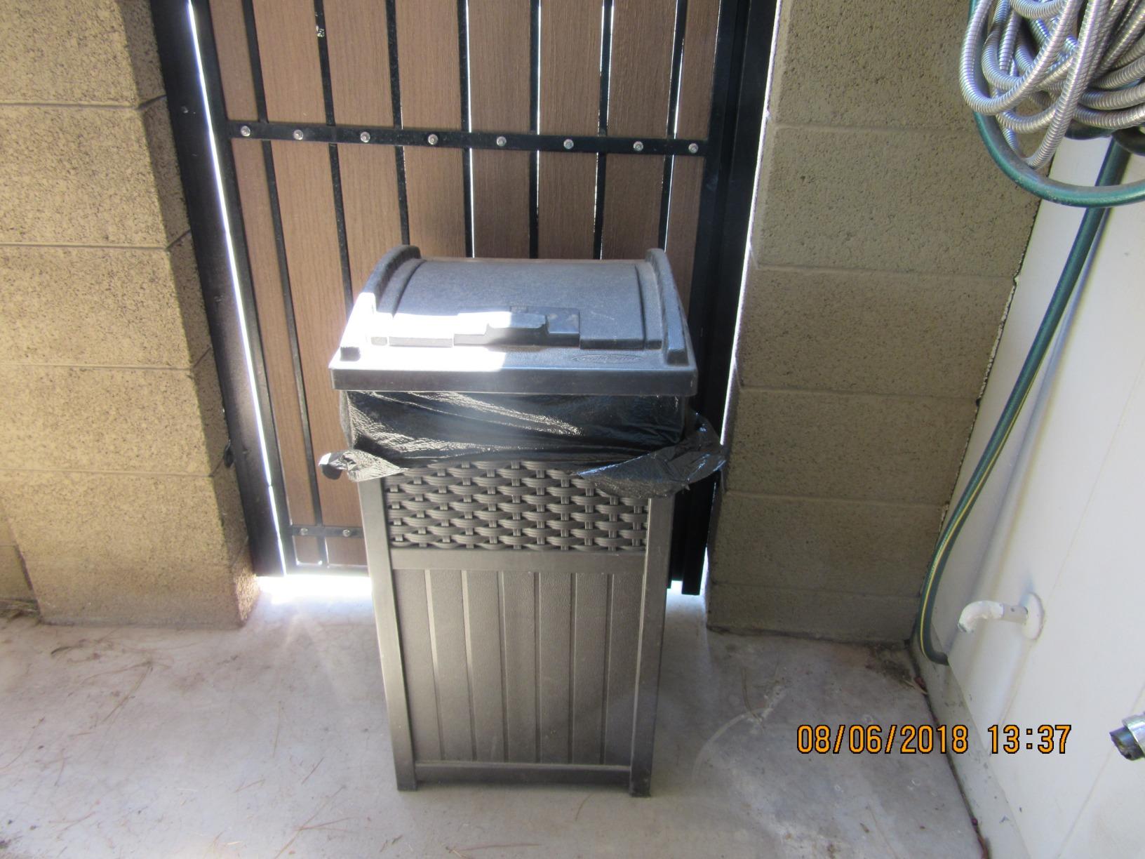 Suncast 33 Gallon Commercial Outdoor Trashcan Hideaway with Lid for 30 to 33 Gallon Trash Bags for Garage, Backyard, or Garden, Brown customer photo 1
