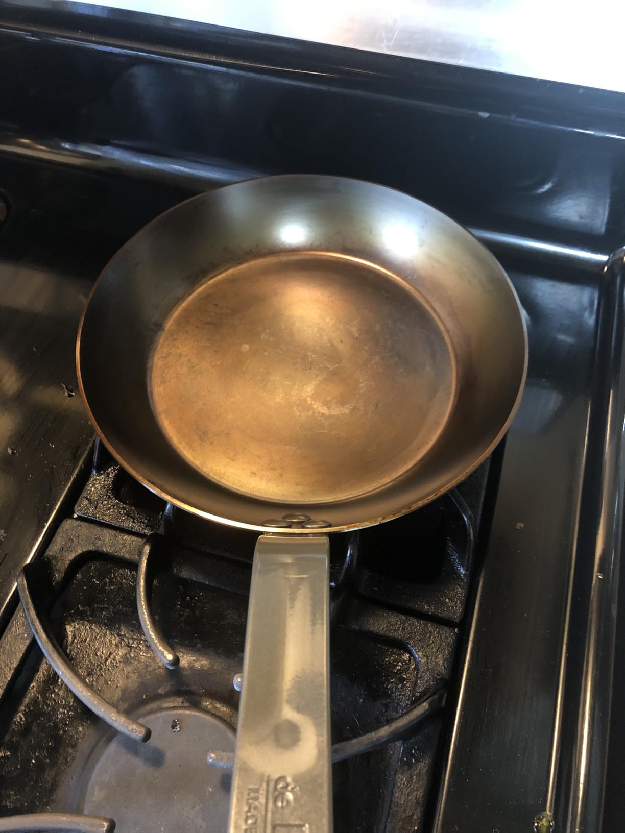 de Buyer MINERAL B Carbon Steel Fry Pan - 8” Diameter, 5.5” Cooking Surface - Ideal for Searing, Sauteing & Reheating - Naturally Non-Stick Finish - Made in France customer photo 1