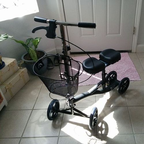 Roscoe Medical Knee Scooter for Adults for Foot Surgery, Foldable & Adjustable Knee Walker for Broken Foot & Leg Injuries, Crutch Alternative, Knee Rover, Dual Pad, (Up to 350lbs, 8' Wheels), Black customer photo 1
