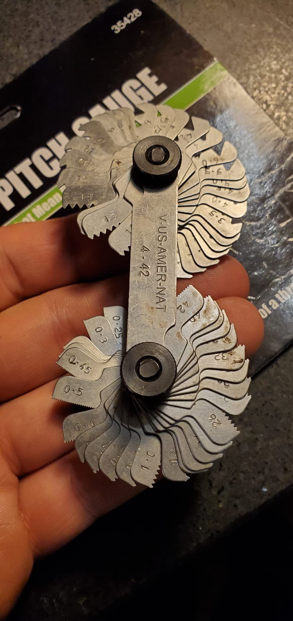 Grip US American National Thread Pitch Gauge MM & SAE Markings - Measures Counts from .25 to 5.5mm and 4 to 42 SAE - 60 Degree Thread Profiles and Locking Devices customer photo 2