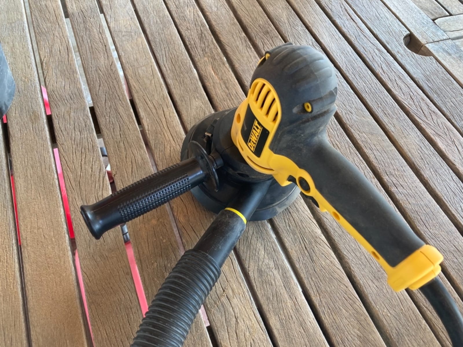 DEWALT Rotary Sander, Variable Speed, Dust Shroud, 5-Inch (DWE6401DS) customer photo 2