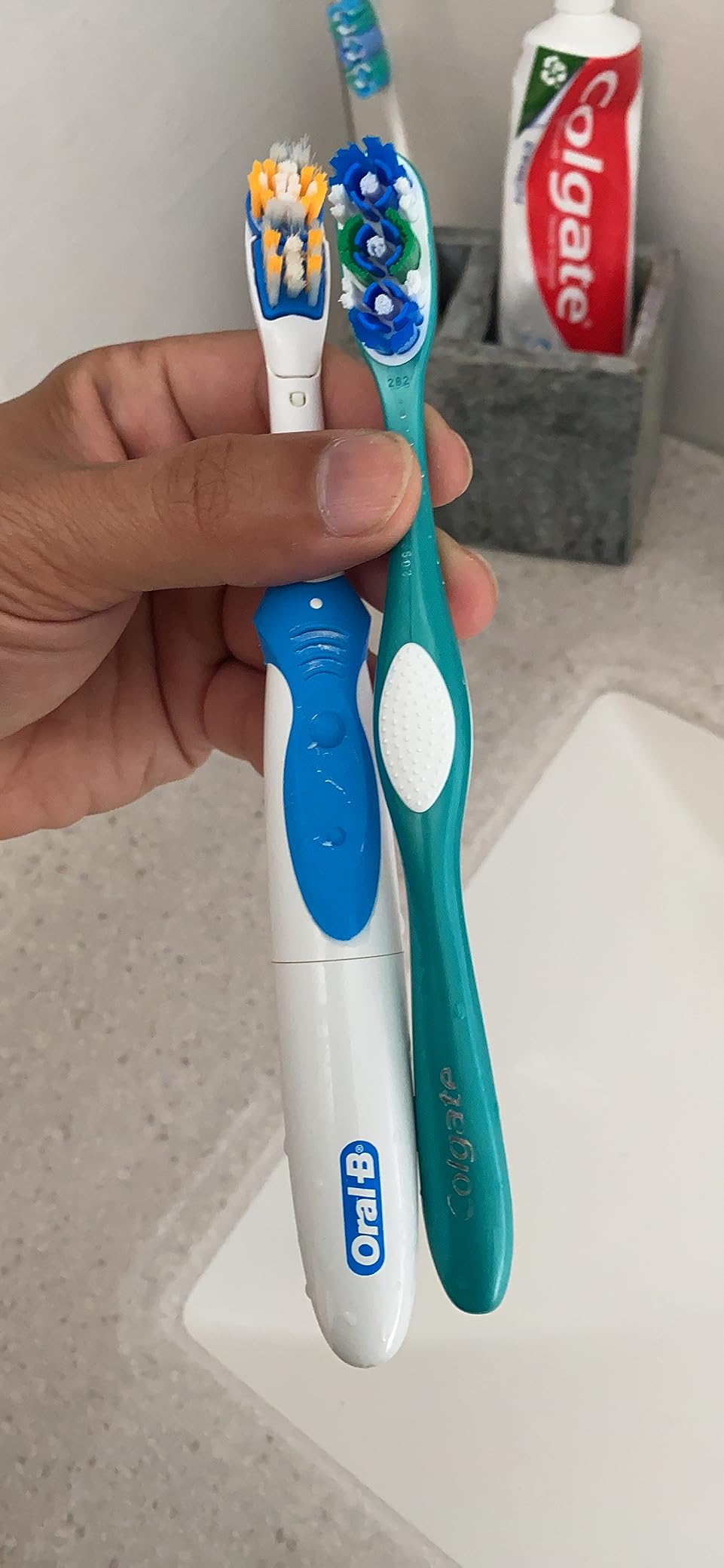 Oral-B 3D White Action Power Toothbrush, 1 Count (Colors May Vary), Multi-colored customer photo 2
