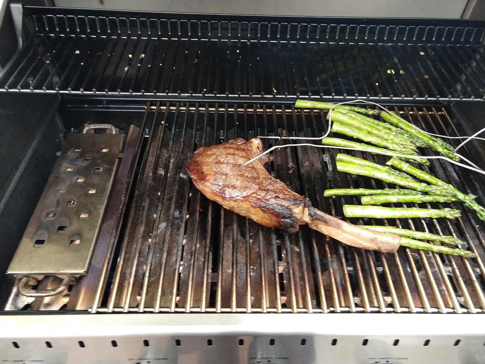Broil King 60190 Premium Smoker Box, Stainless Steel customer photo 1