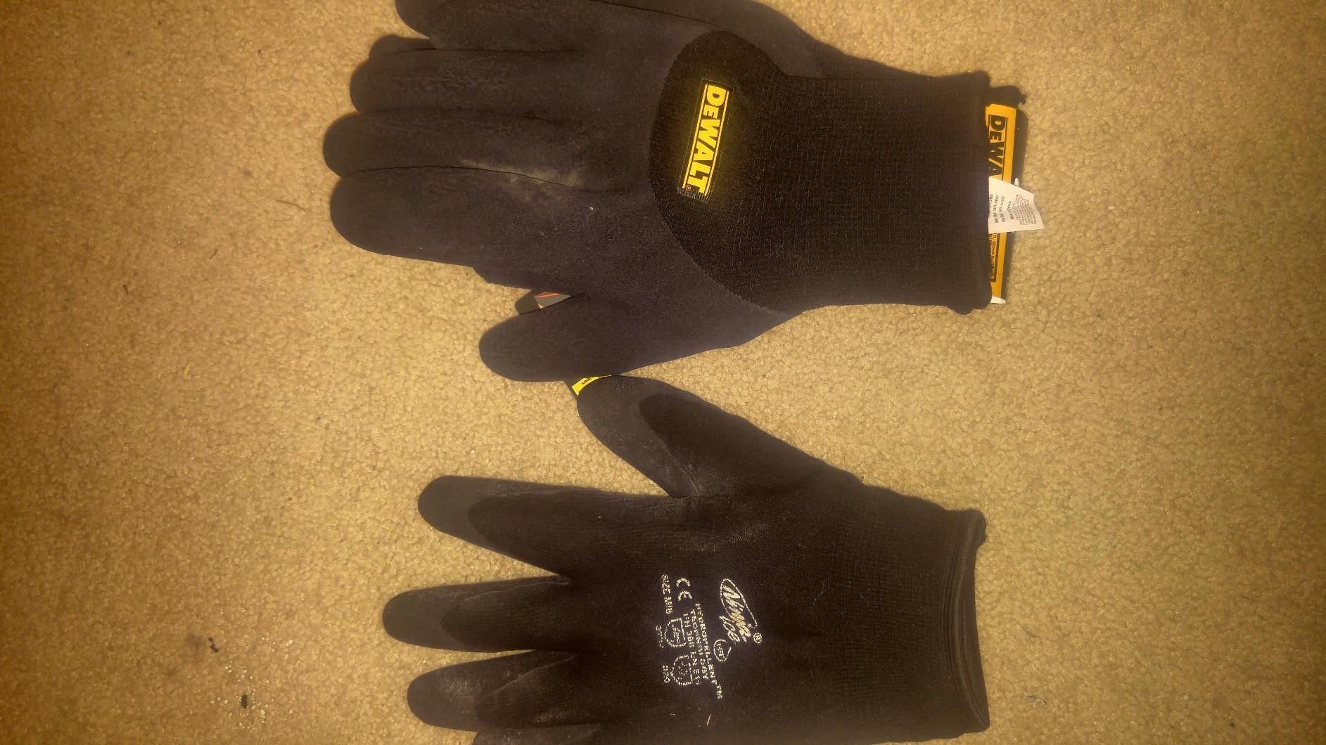 Dewalt Thermal Insulated Grip Glove 2 In 1 Design customer photo 1