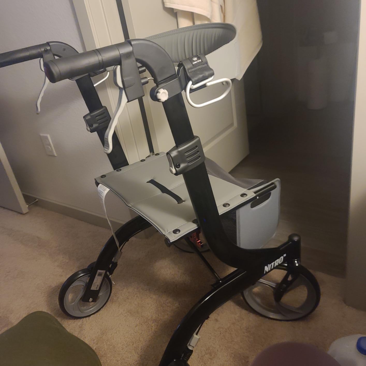 Drive Medical RTL10266BK Nitro Foldable Rollator Walker with Seat, Black customer photo 1