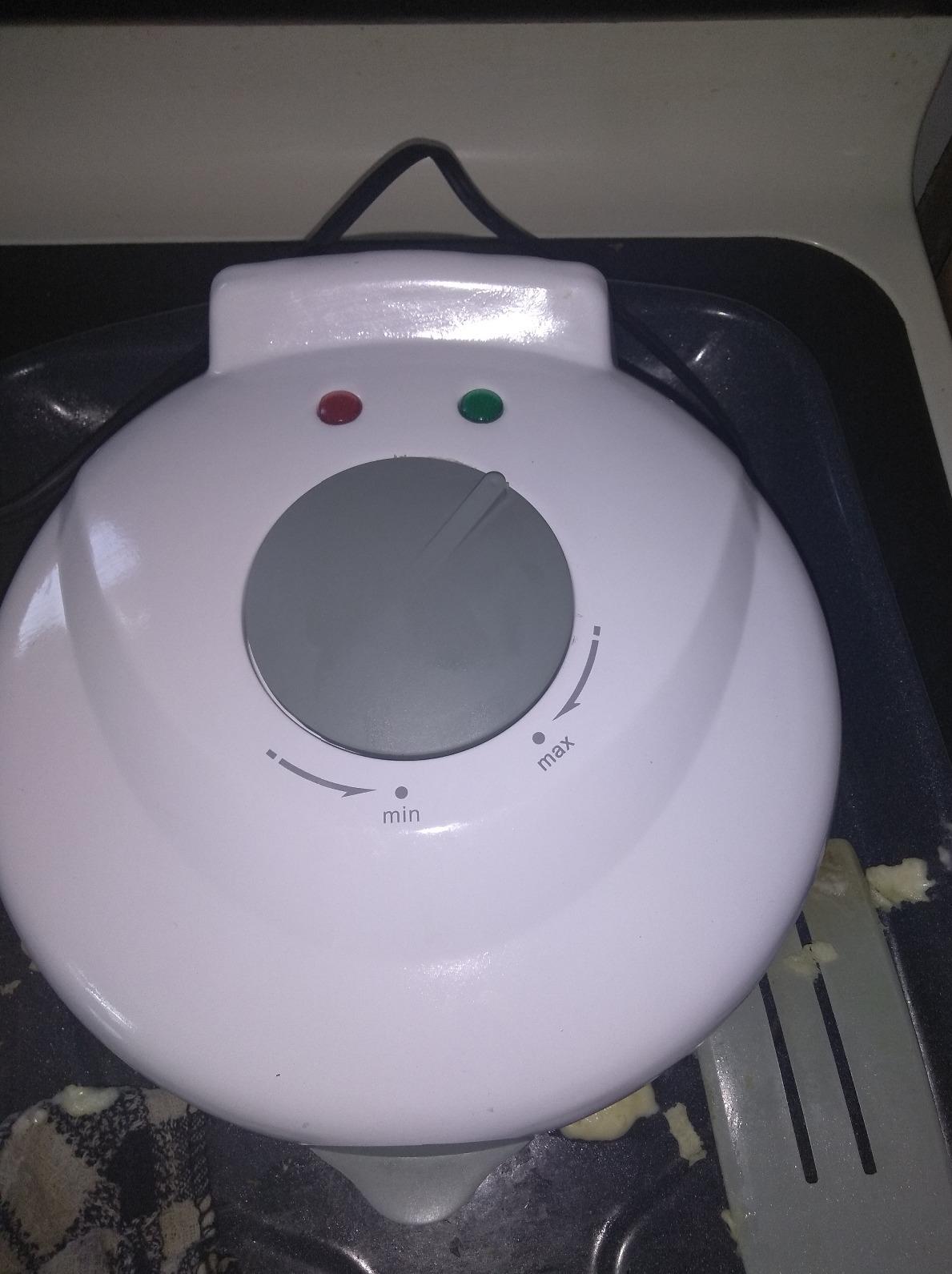 Classic Cuisine Waffle Cone Maker, White, 10” x 9” x 4.25” customer photo 2