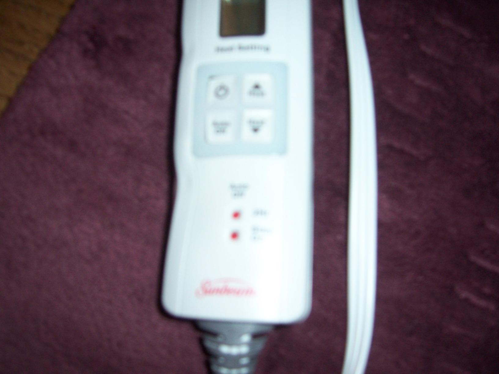 Sunbeam XL Back Neck and Shoulder Heat Therapy 12 x 24 with Auto Shut Off 6 Settings Machine-Washable Comfortable Microplush Fabric - Burgundy customer photo 1