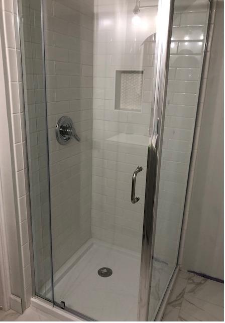 DreamLine Flex 32 in. D x 32 in. W x 74 3/4 in. H Semi-Frameless Pivot Shower Enclosure in Chrome with Corner Drain White Base, DL-6714-01CL customer photo 2