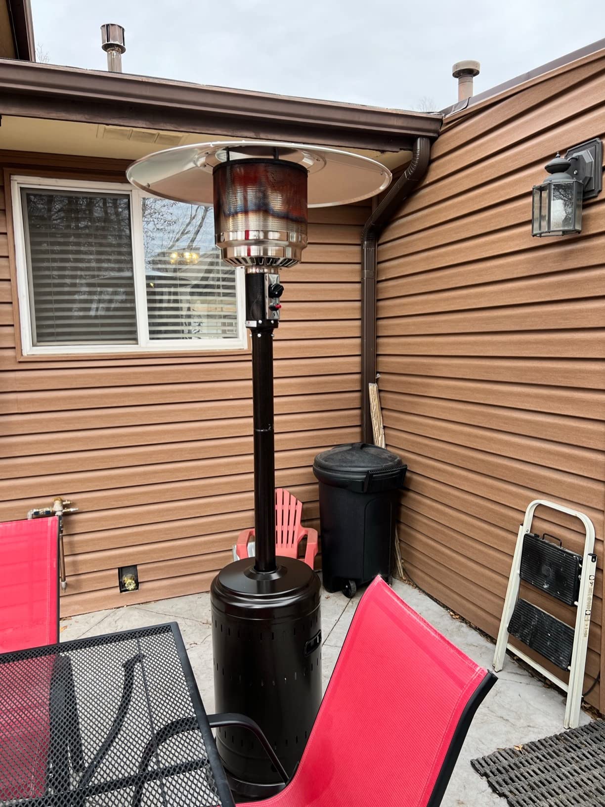 Amazon Basics 46,000 BTU Portable Outdoor Propane Patio Heater with Wheels, Commercial & Residential, Easy to Use, with Water Tank, Havana Bronze, 32.1 x 32.1 x 91.3 inches customer photo 1