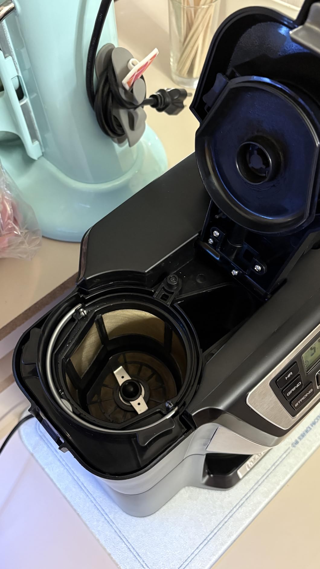 BLACK+DECKER 12-Cup Grind and Brew Coffee Maker customer photo 2