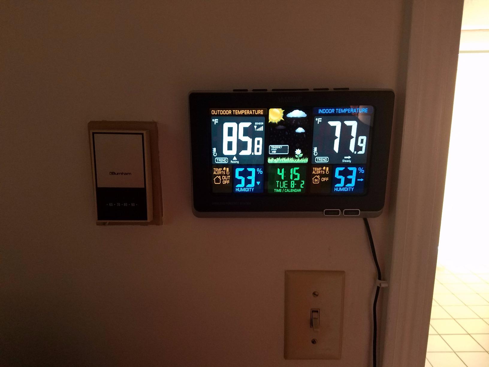 La Crosse Technology Advanced Weather Station with Full-Color LCD & Atomic Time - Monitor Indoor/Outdoor Conditions with Temperature Alerts and Humidity Readings with Transmission Range of 300 Feet customer photo 2
