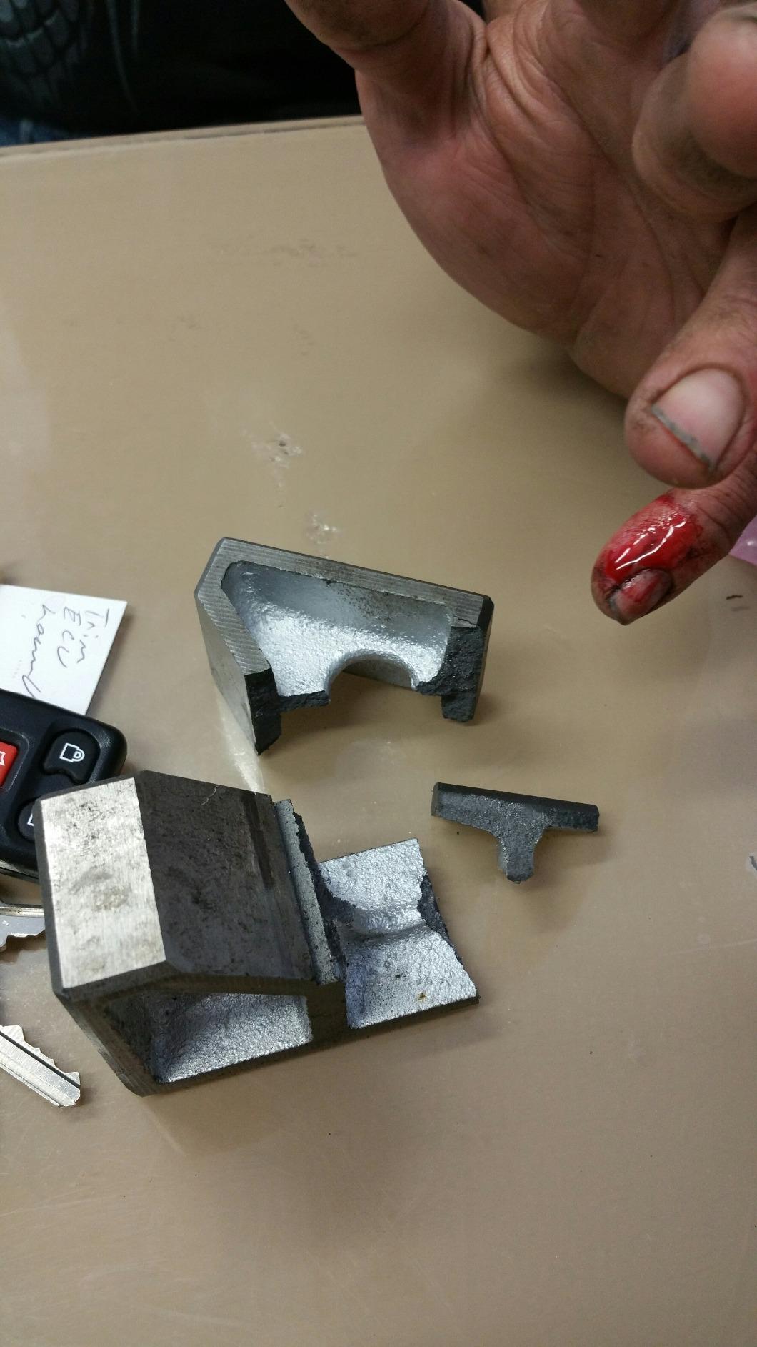 HHIP 8 X 4 X 5-1/2 INCH CAST Iron V Block Set (3402-1008) customer photo 2
