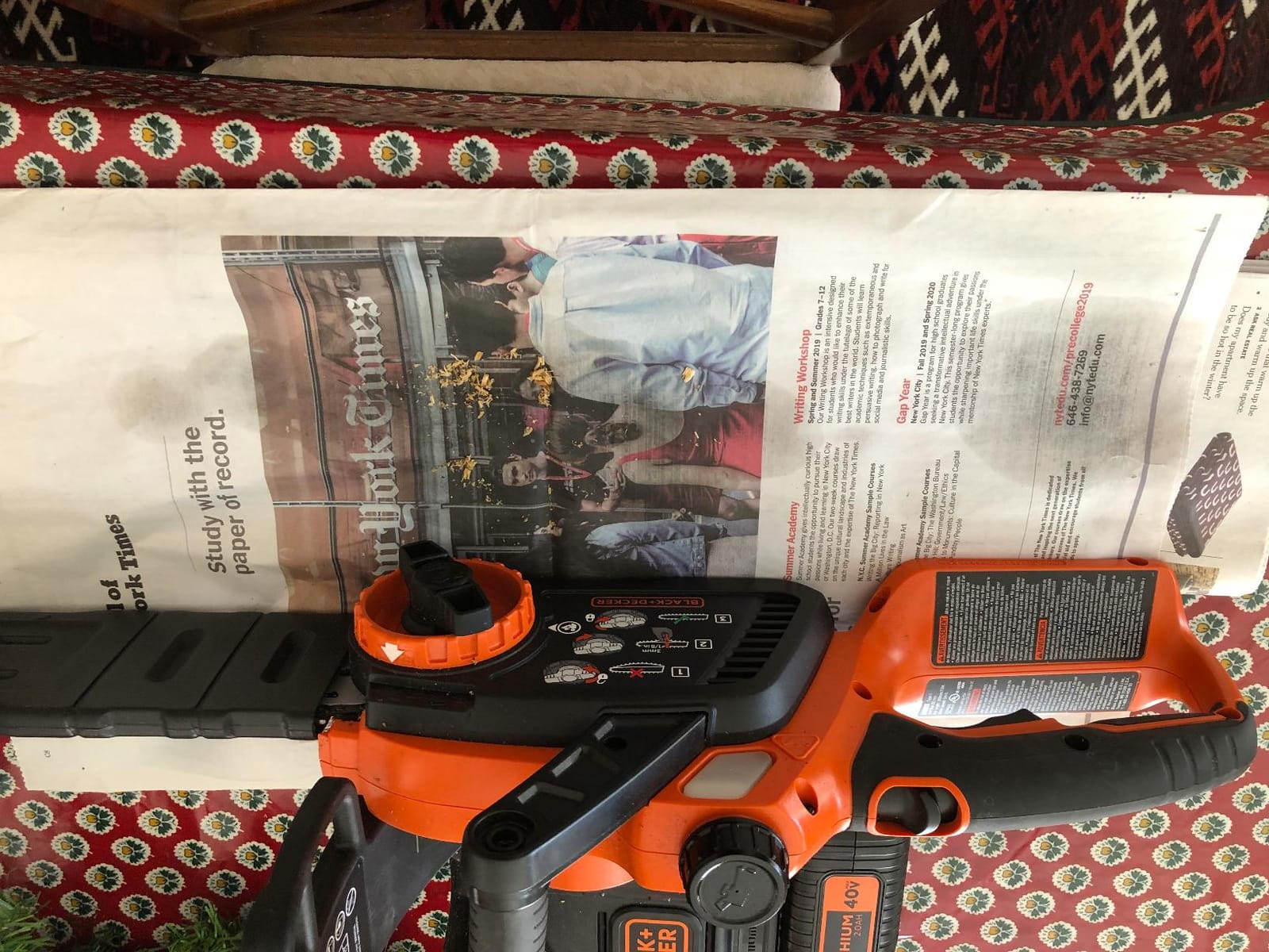 BLACK+DECKER 40V MAX Electric Chainsaw Cordless, 12 Inch Battery Chainsaw, Battery and Charger Included, Longer Runtime, Lightweight Rechargeable (LCS1240) customer photo 1