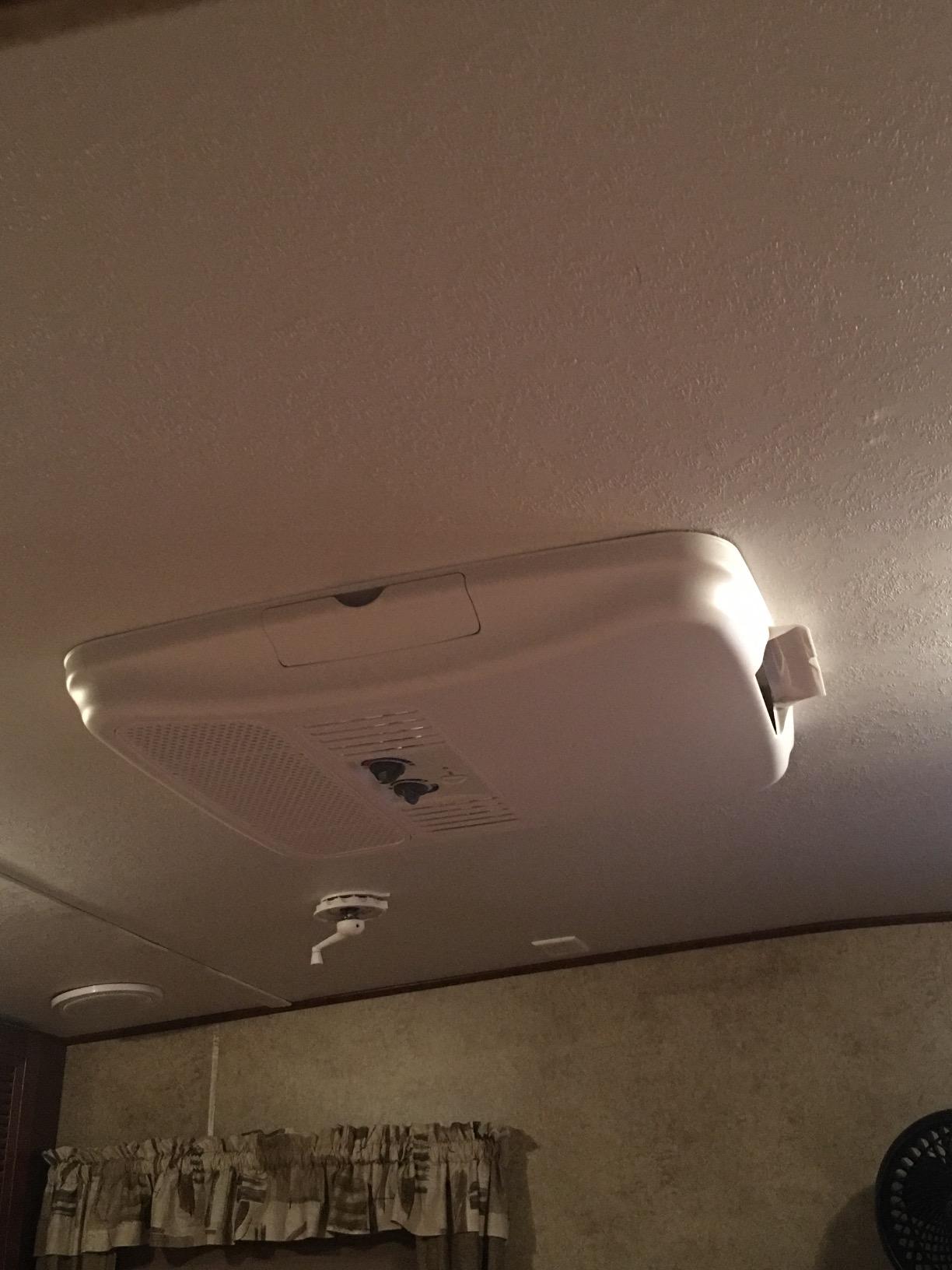 Dometic B59516.XX1C0 Brisk II Polar White Air Conditioner (15,000 BTU 410A) customer photo 1