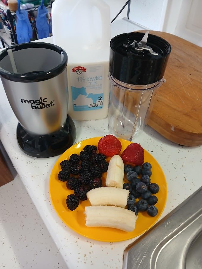 magic bullet Personal Blender for Shakes, Smoothies, Food Prep, and Frozen Blending, 22 Ounces, 250 Watt, Silver, MBR-1101 customer photo 1