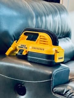 DEWALT 20V MAX Hand Vacuum, Cordless, for Wet or Dry Surfaces, 1/2-Gallon Tank, Washable Filter, Portable, Bare Tool Only (DCV517B) customer photo 2