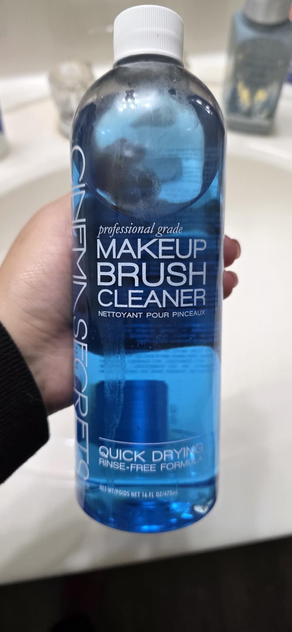 Cinema Secrets Original Blue Vanilla Makeup Brush Cleaner Solution - Professional Cleanser for Makeup Brushes - Quick-Drying, Rinse-Free Formula - Removes Stubborn Waterproof Make Up (16 fl oz) customer photo 1