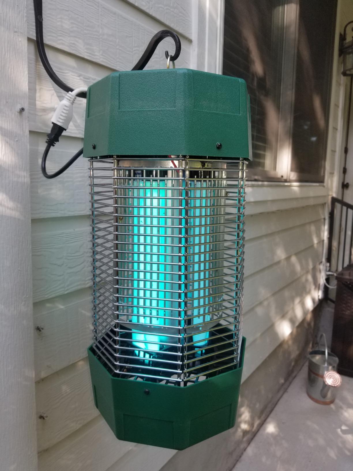 Flowtron Bug Zapper, 2 Acres Outdoor, 120W UV, 5600V, Octenol, Made in USA customer photo 1