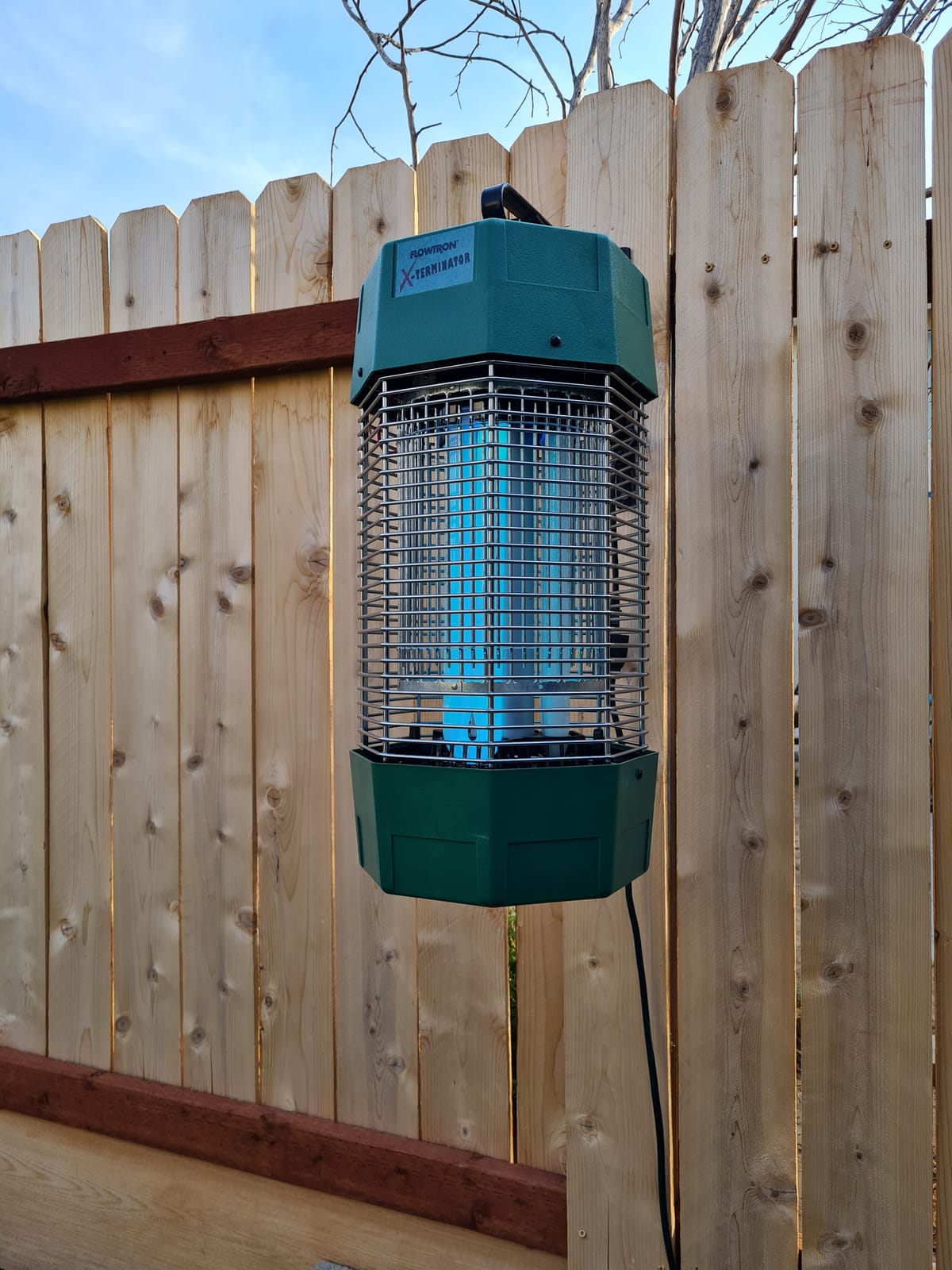Flowtron Bug Zapper, 2 Acres Outdoor, 120W UV, 5600V, Octenol, Made in USA customer photo 2